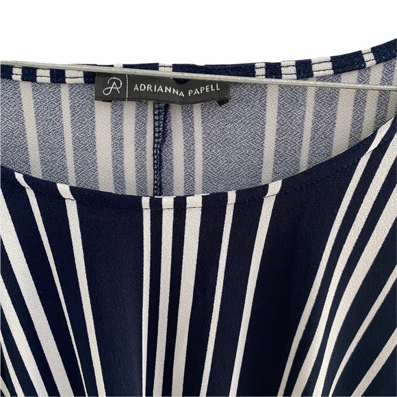 Adrianna Papell navy white twist front top med - Picture 5 of 6
